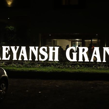 Hotel Reyansh Grand Boisar Exteriör bild